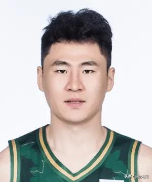 果然篮球场还是要用实力说话。郭昊文跟赵柏清发生内讧后的第一场比赛，郭昊文得了28