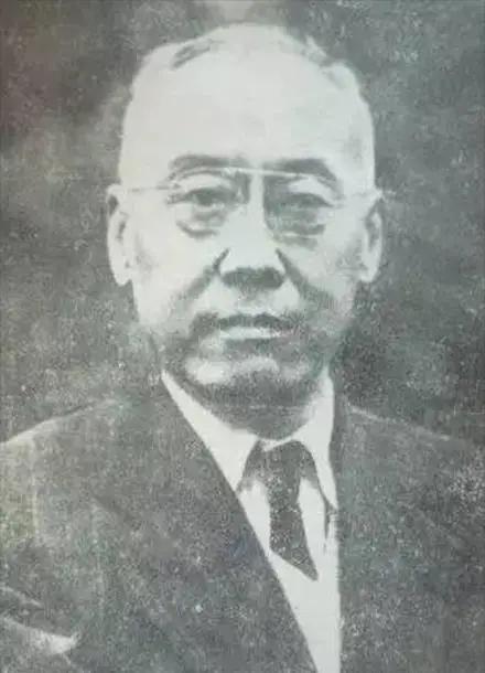 张君劢：一个书生把国共两党全得罪透了，最后穷死在旧金山

一辈子没摸过枪的书生，