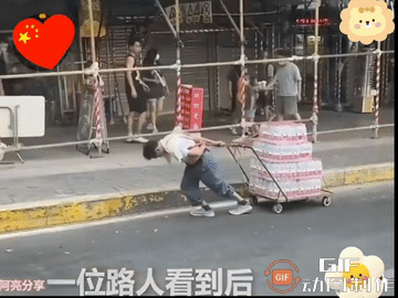 那天可真热啊，路都像要化了，一个小伙子，估计送水的，拉着满满一车矿泉水，那个劲头