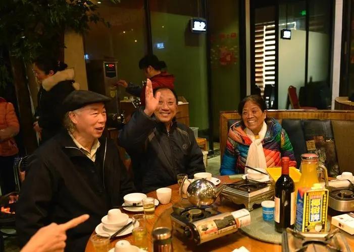 以前部队的一位战友在战友群里发信息告诉我，这几天他和家人会来我们市里旅游，让我好