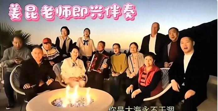 我和我的祖国，一刻也不能分开。
坐在美国的豪宅，喝着红酒，弹着手风琴，唱起最美的