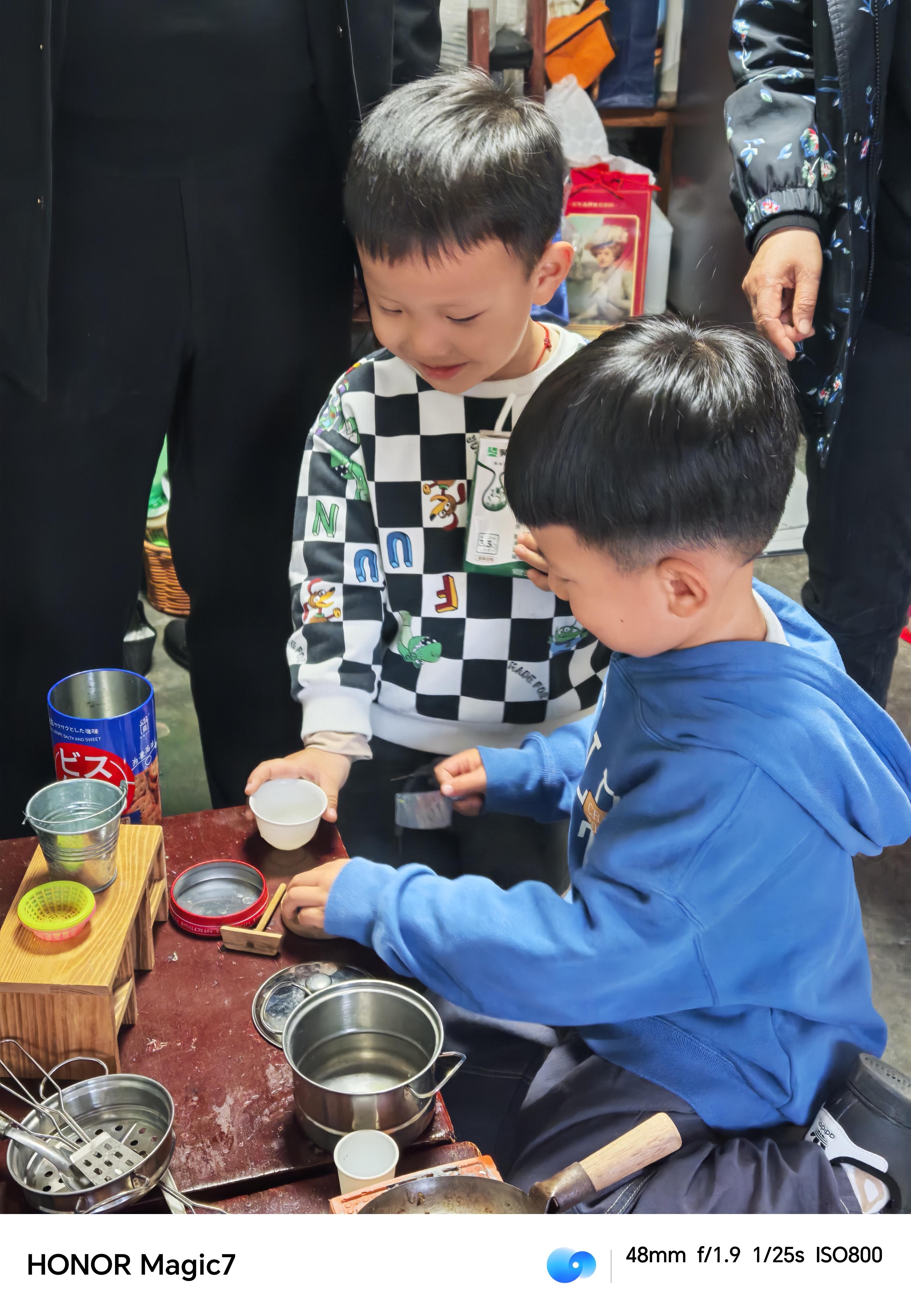 小朋友之间的友谊！ 