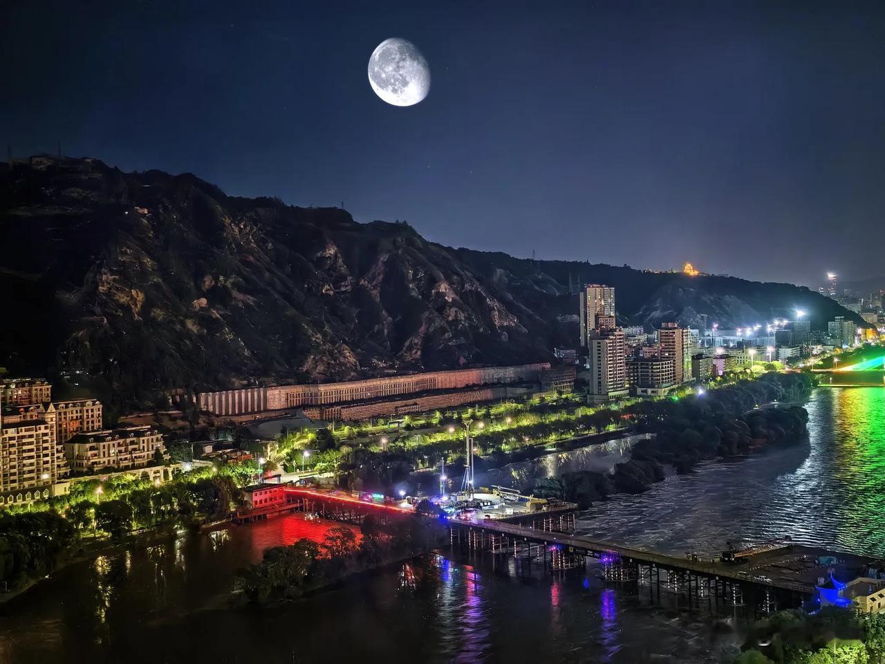 工程 黄河大桥 长期关注:子夜鏖战，大河筑桥——夜色沉沉，黄河静静奔涌，河畔工地