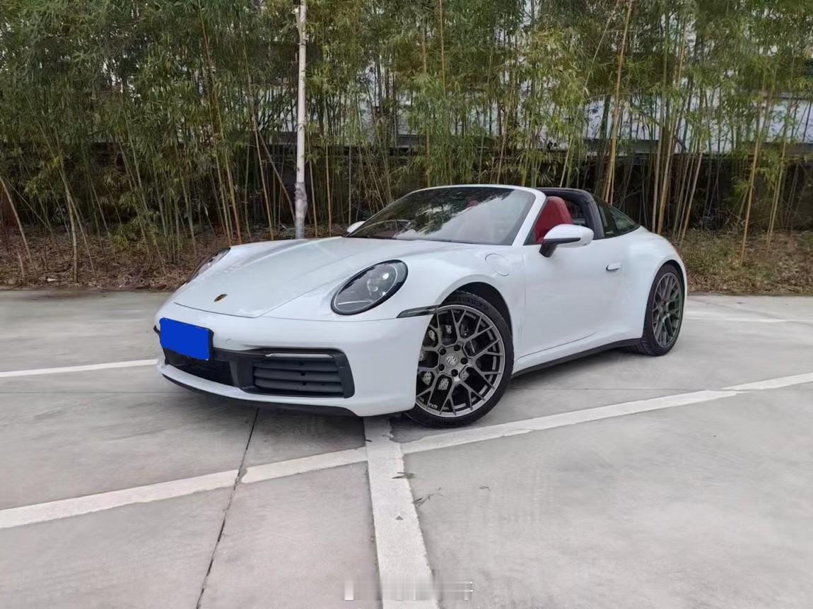 保时捷911 Targa 4说它是最优雅的911没毛病吧半敞篷的设计虽然会丢失一