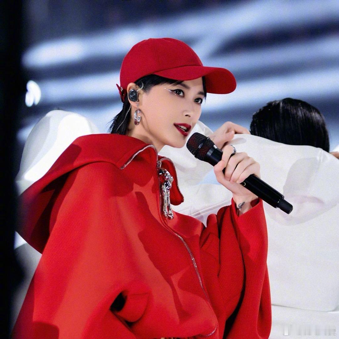 李宇春连续20年零点压轴 李宇春连续20年零点压轴！🎤💫✨️女神姐姐新年快乐