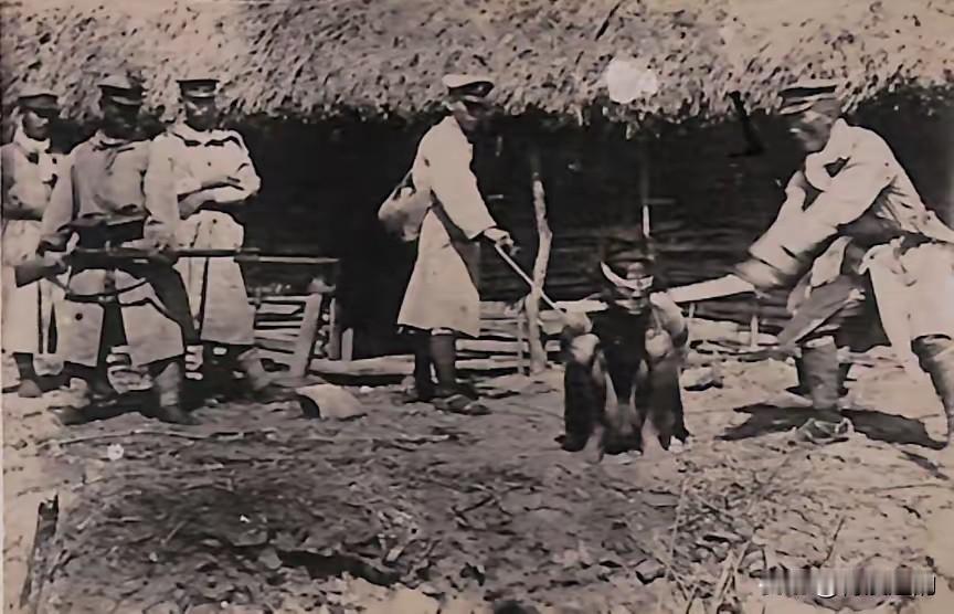 当举起屠刀的日本侵略者用相机记录下一颗头颅被砍下瞬间的时候，仇恨已经种下了种子。