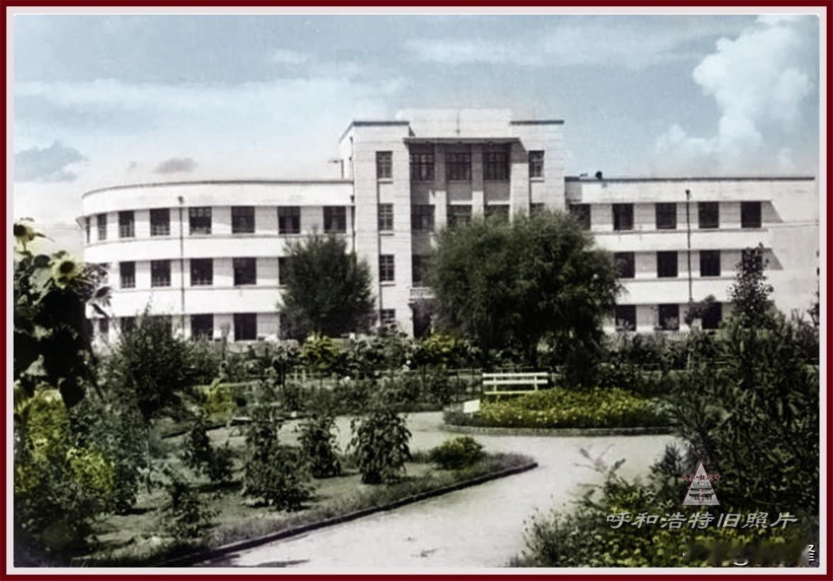 你认识这座大楼吗？
年代感老建筑 此图片中的建筑可是上世纪五十年代留下来的建筑物