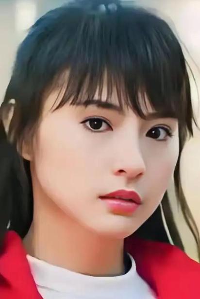 2007年，李赛凤趁丈夫出差，和体格壮硕的干儿子发生了亲密接触。正当两人关系暧昧