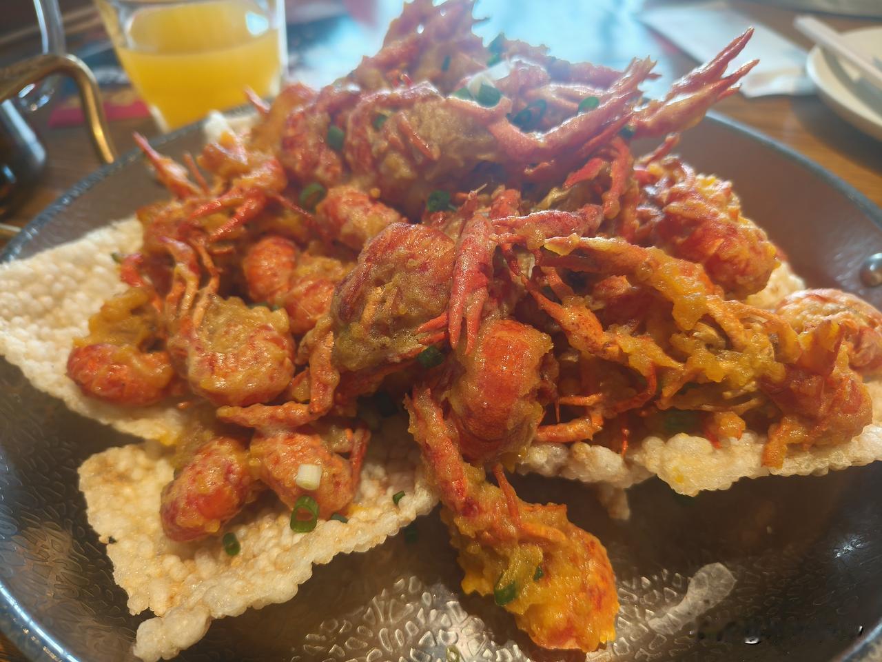 今天继续调整，调整比我想的的更早了一些。
我们的票有几个还是有机会冲一冲的，要是