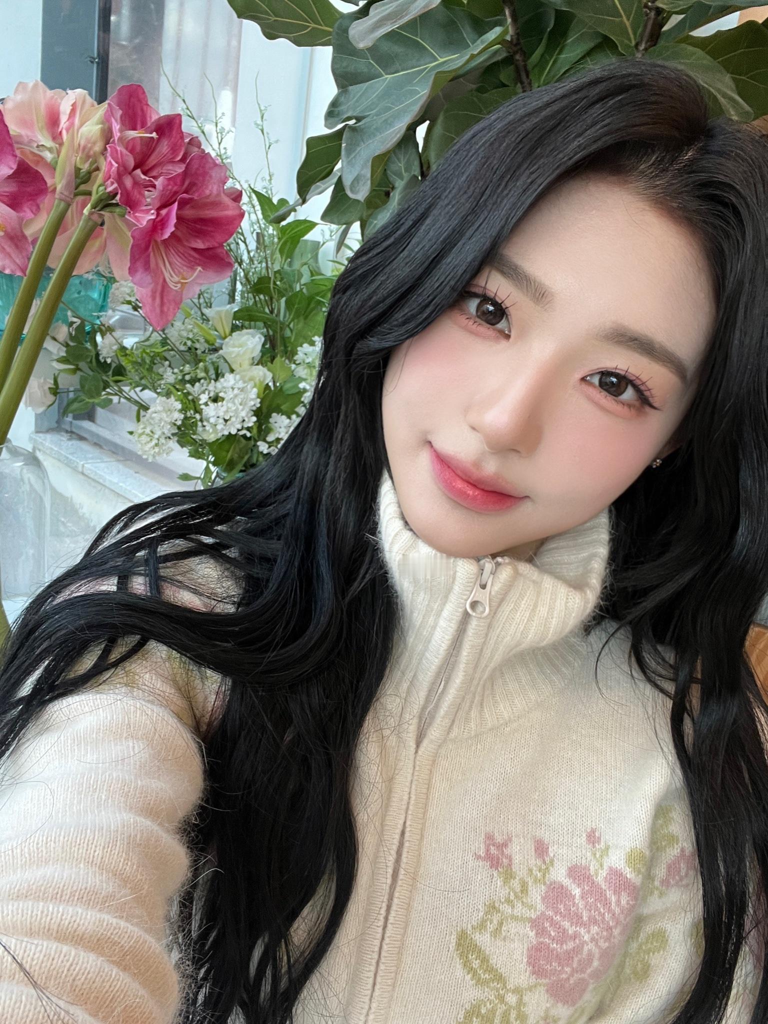 属于春天的氛围感🌷*tripleS周心语 ​​​