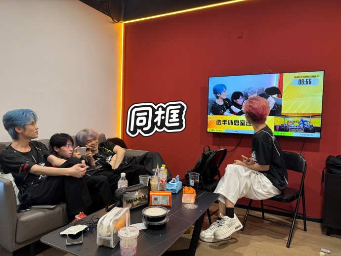 4AM夏决赛场见PEL夏决晋级名单肆耀盛夏，奔赴终局！恭喜4AM成功晋级2026