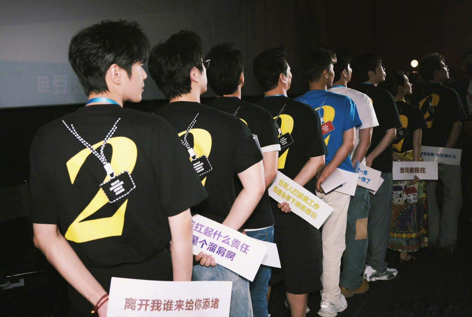 张若昀白客深情对视十秒张若昀说白客太像宁理对视十秒挑战名场面来袭，张若昀和白客四