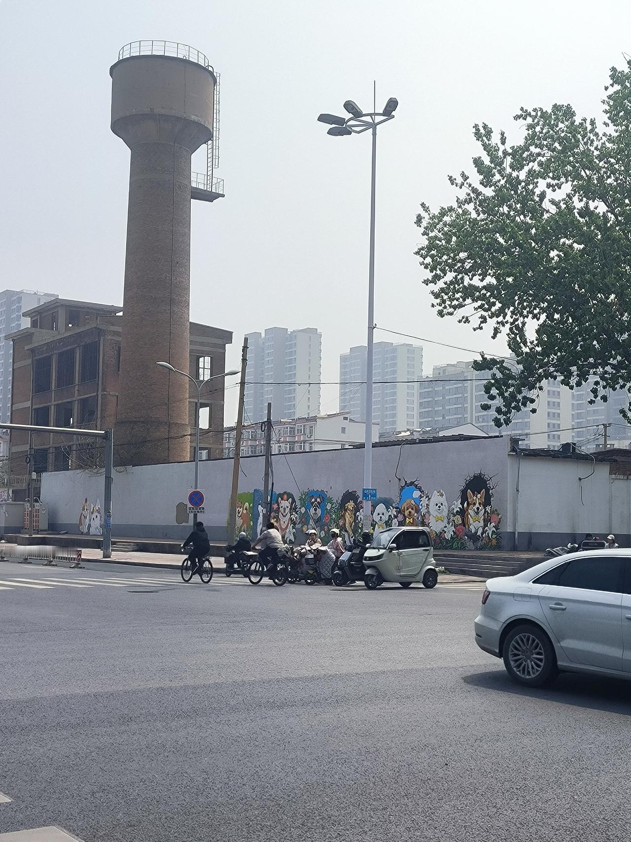 保定老染厂网红墙揭秘！2025年11月完工，抖音打卡潮原来是这起因🔥

坐标：