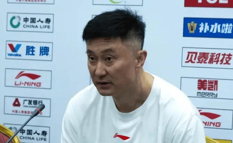 杜锋再度力挺广州这支兄弟球队，因为就在上场比赛，他们与广州队给球迷们奉献了一场精
