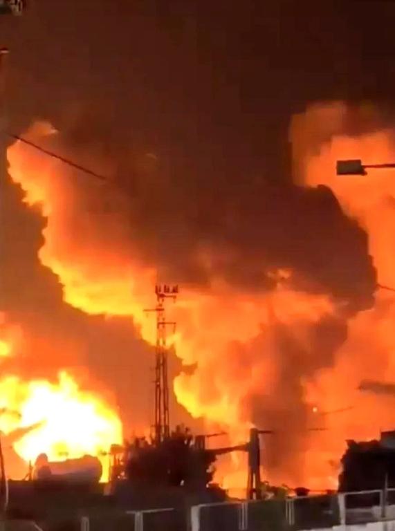 特朗普喊停火，七枚炸弹炸穿谎言，凌晨六点谁在地下躲命？

六点整，七枚航空炸弹落