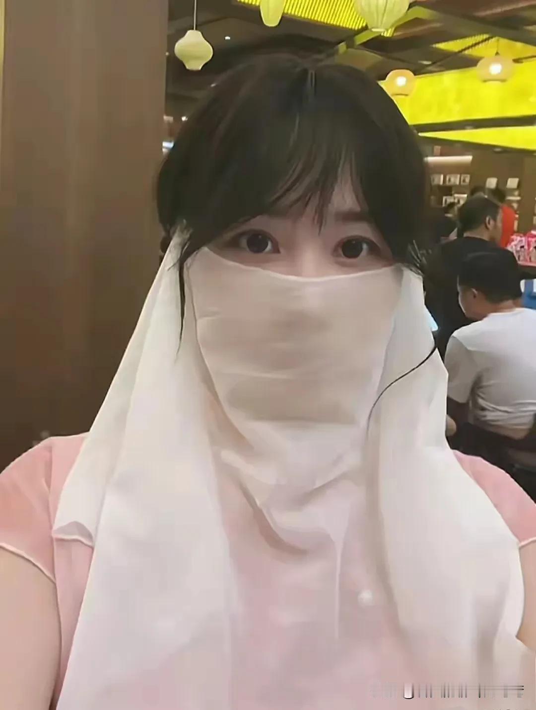 今天看到一个视频让我大吃一惊，
一位川妹子张口就要1000万的彩礼。
这也太多了