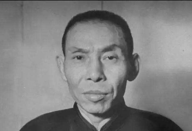 杜月笙对发妻有多狠？


上海滩旧闻里，杜月笙常被说成“会做人”。这三个字太滑，