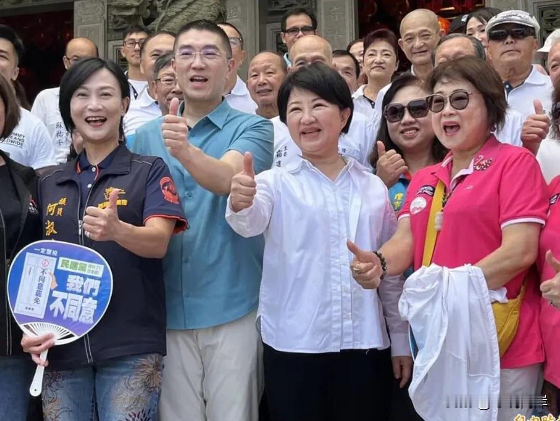 蓝营爆发空前大团结之势，蓝营县市长一波波接力去基隆挺谢国樑。
国民党党籍的台中市