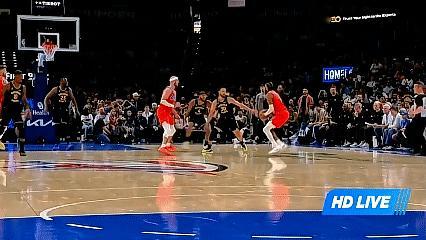 库里冤不冤？以赛亚-乔投篮后，落地踩在库里的左脚上，裁判判罚一级恶意犯规。

第