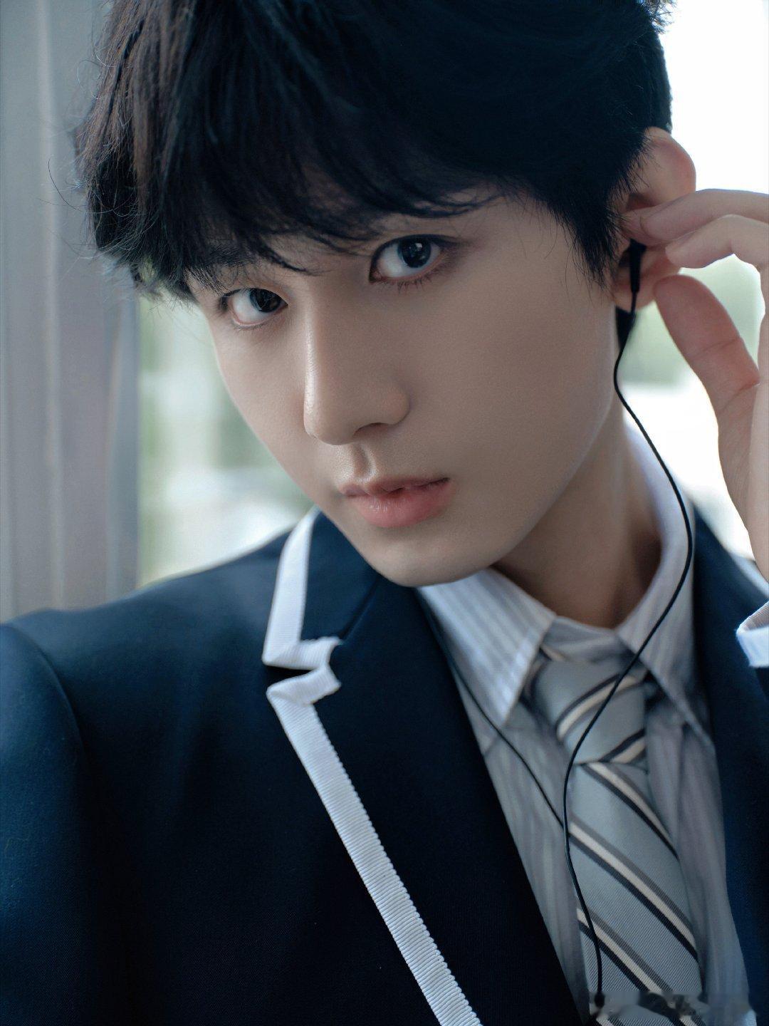 成毅赴山海cy成毅成毅，今天的文案还没想好，但一直想你| 长安二十四计｜谢淮安｜