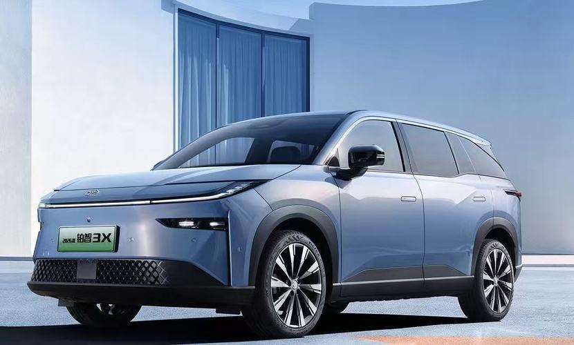 这就是赤裸裸的现实！

电车30万：使用5年，电费1万，卖12万；
油车30万：