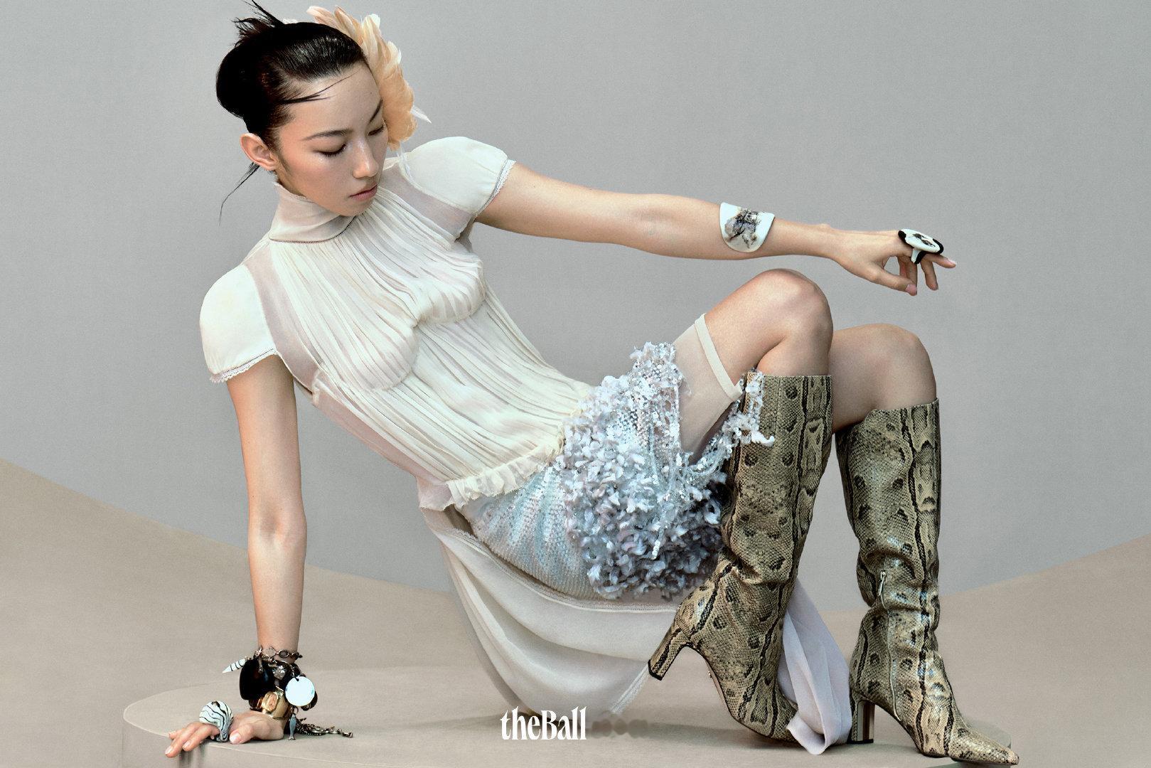 heBallroom 春季刊「生机」主题封面大片那尔那茜 出镜「春鸣浮想·Ech