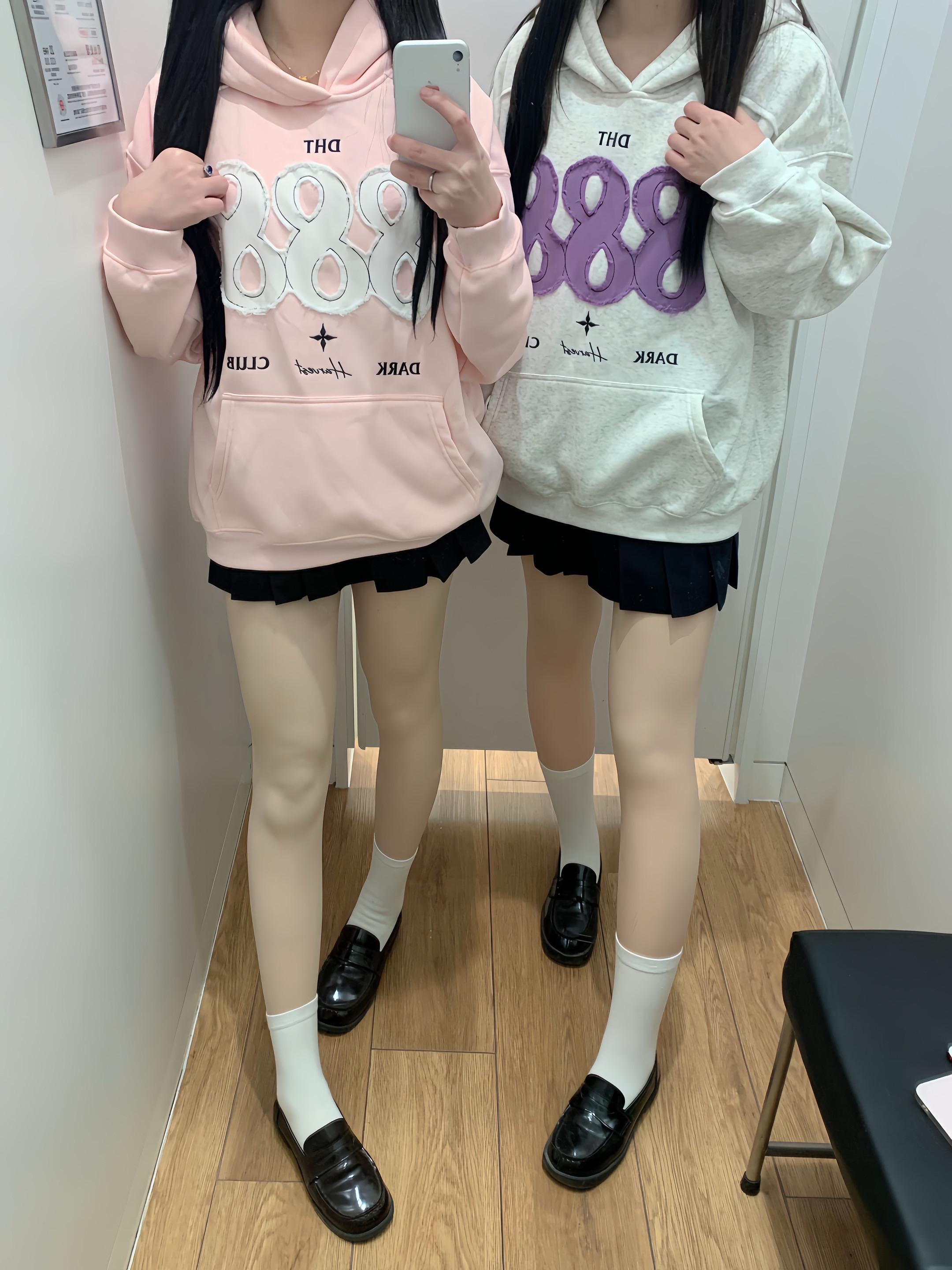 即使有一天我拥有了全世界 我最想亲吻的还是你的脸