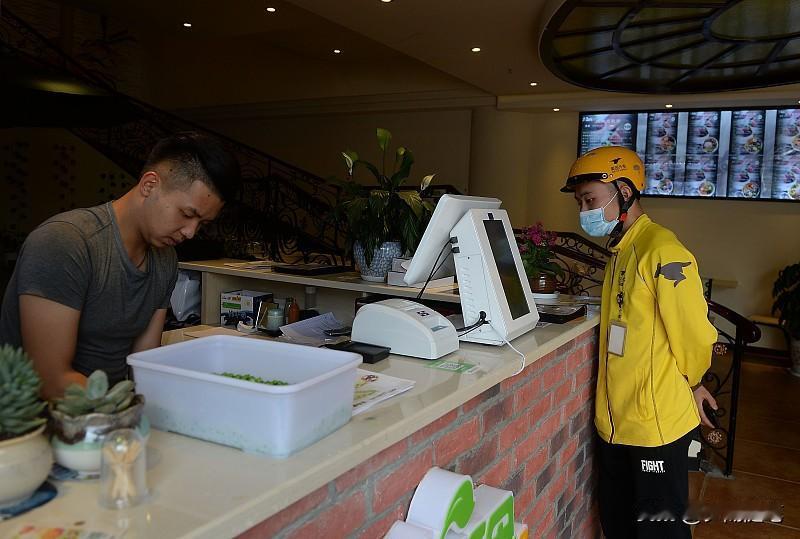 外卖,电商,实体店有什么区别吗? 外卖、电商、实体店这三者的区别，真不是表面上“