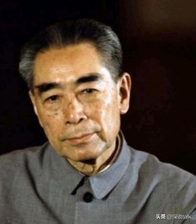 1976年1月8日，周总理逝世后，由韩宗琦负责为其穿寿衣。可当韩宗琦接过卫士们递