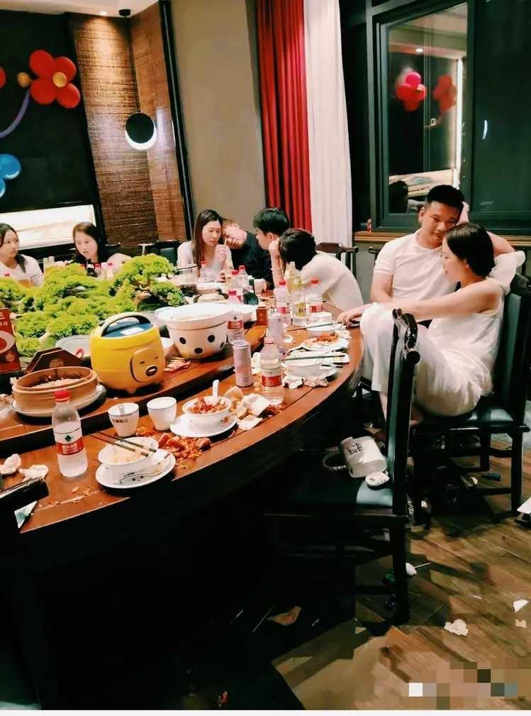 同学聚会，还是不要拍照，要不然，那就……