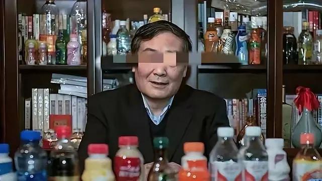 老宗给香港三个私生子挖的坑，终究要小宗来填。每人7亿美金的信托基金，汇丰银行每年