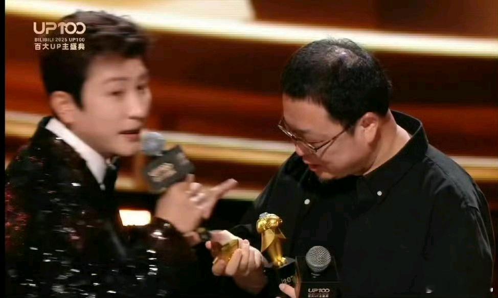 罗永浩奖杯断成两半这寓意可不好哦