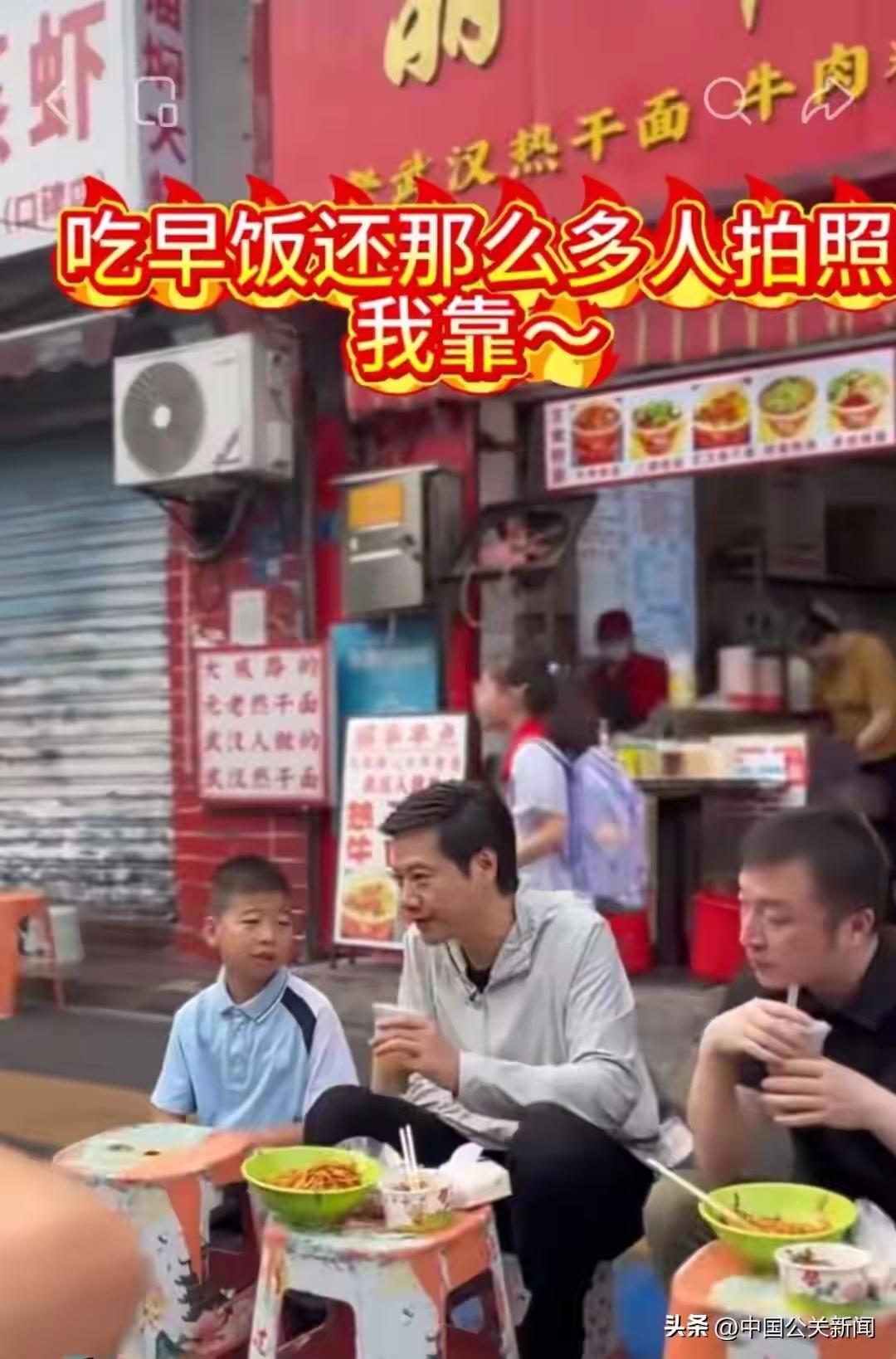 说真话的小女孩
雷总，情何以堪啊
想起安徒生关于新衣的童话[大笑]
