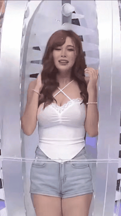 这样的整蛊综艺，给的通告费多少无所谓，主要是能红。

所以，很多女嘉宾趋之若附，