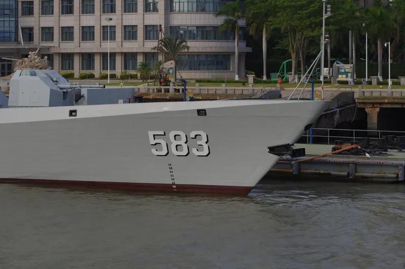 海军052D型导弹驱逐舰又有新成员啦——娄底舰，舷号176。这就像游戏里新出了个