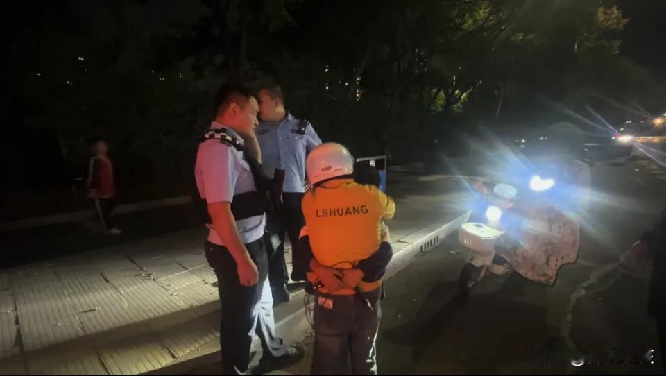 “这男孩太懂事了！”山东，一女子与孩子吵架后，孩子就不见了，家人心急如焚，只能报