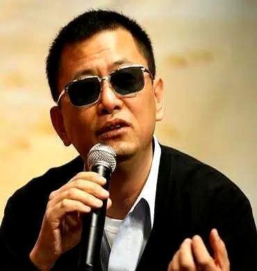 《繁花》署名没古二，不是谁偷了他名字，是行业还没给他位置。
他写过稿，改过戏，但