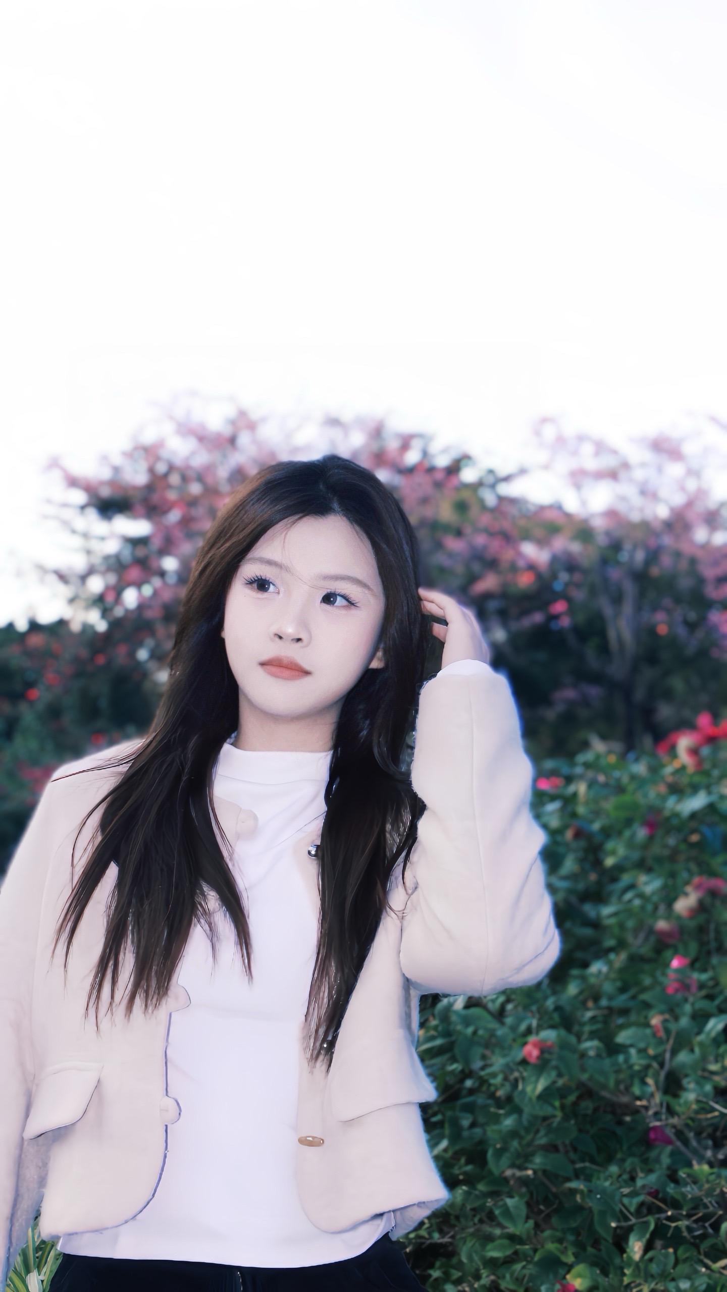 世界那么大 有人让你难堪 有人替你解围 爱你的人 永远知道怎么爱你