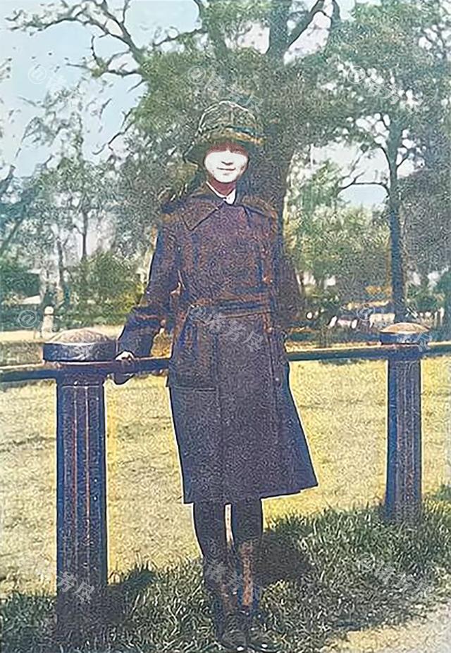 1920年，伦敦郊外，林徽因刚满16岁，跟着父亲林长民远赴欧洲，在一片草木繁茂的