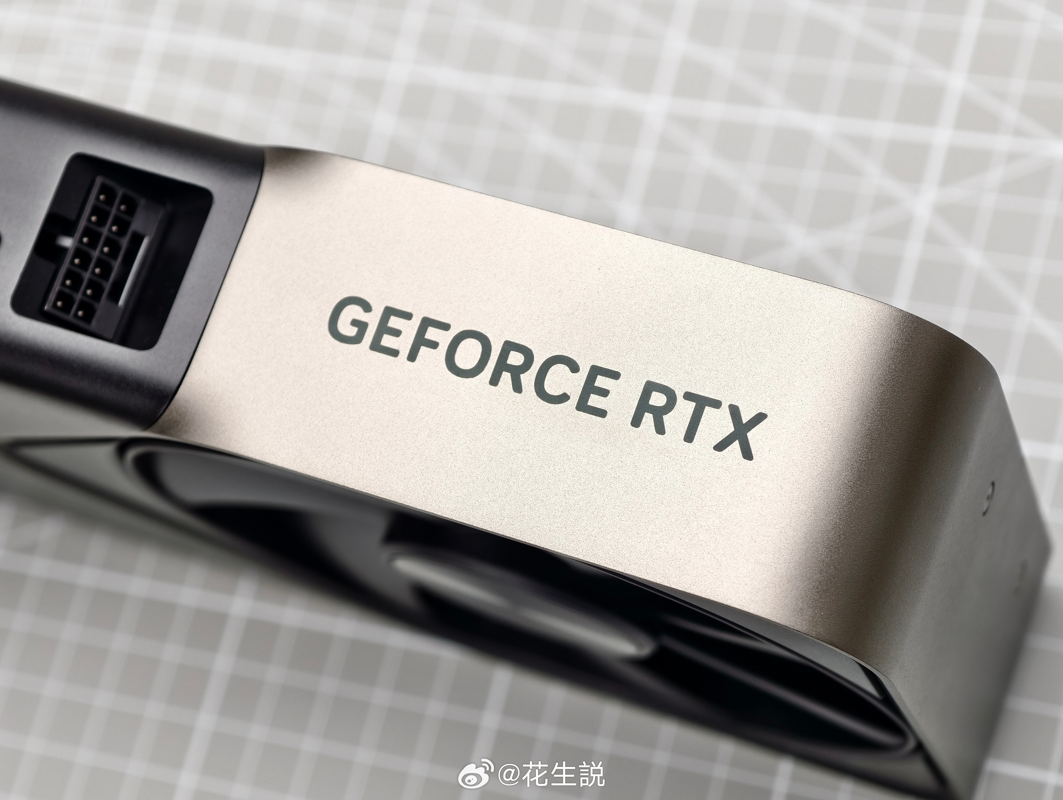 公司小伙伴的RTX5080到了，不得不说公版设计确实挺帅的，包装也是别具一格[6