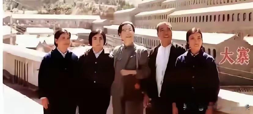 毛主席时代的好干部，时代楷模，为人民服务的模范代表。
从群众中来，到群众中去，同