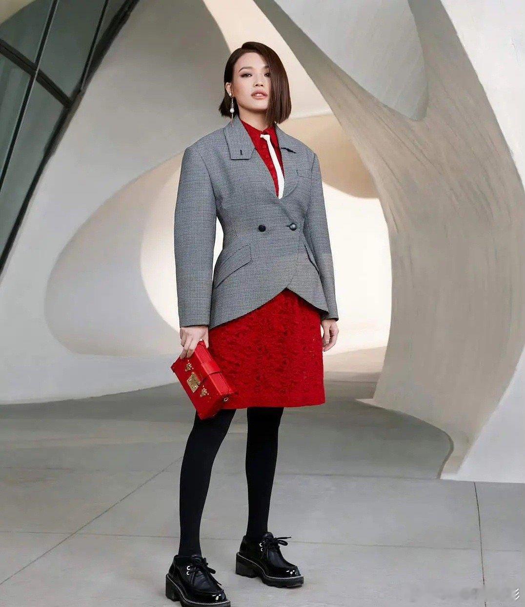 这衣服，第一次看到舒淇都翻车的[允悲] ​​​