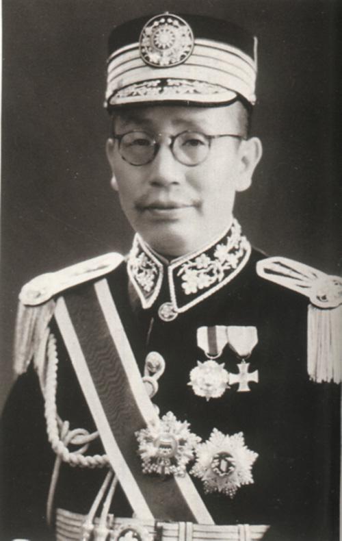 1940年，蒋介石视察时，贺国光从口袋摸出张支票说：“这是委员长兼理四川省主席的
