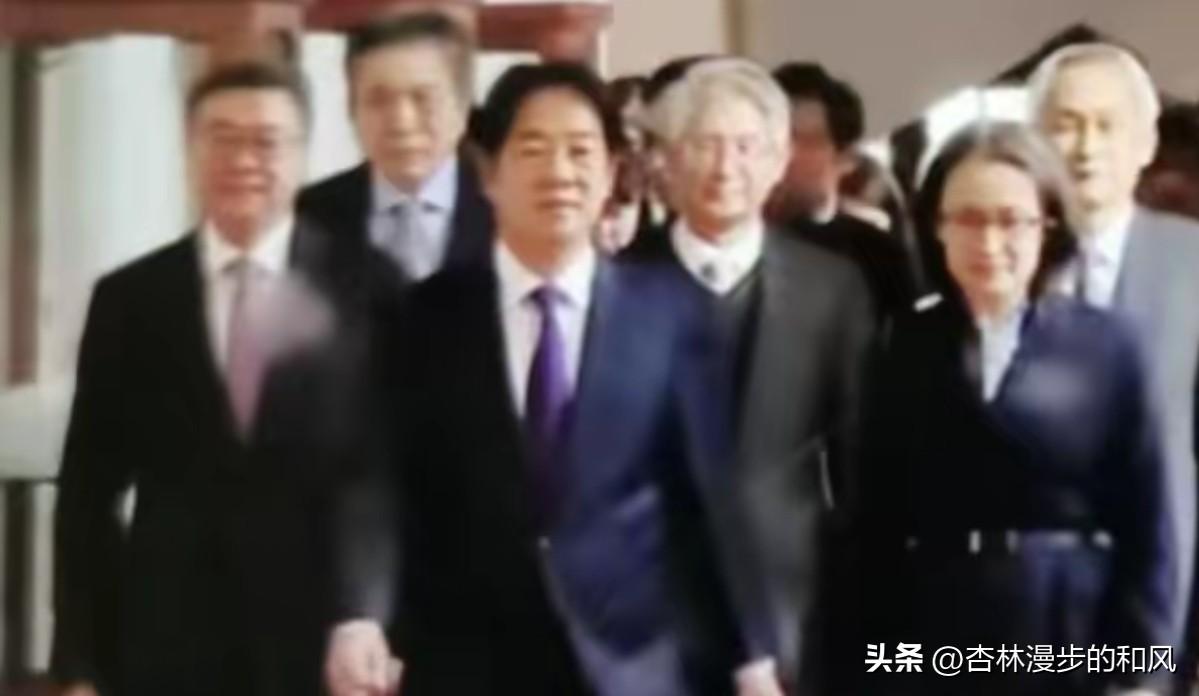 [赞]国防部重磅发声！态度越发明朗，“台独”无路可逃！
 
这绝不是寻常警告，解