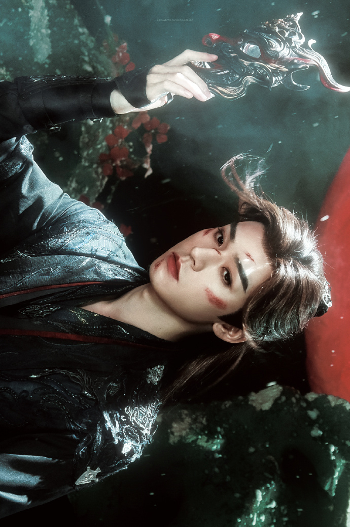 龚俊有这样的核心拿什么输 看龚俊在《暗河传》里的打戏花絮不得不说太厉害了！吊威亚