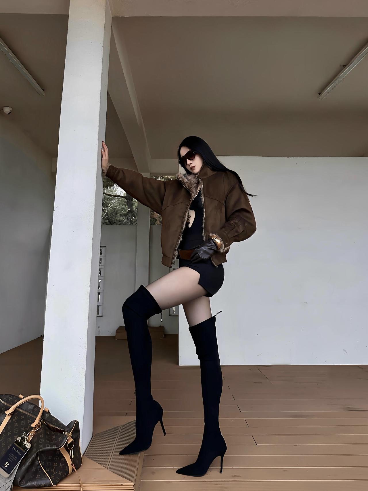 长靴搭配  轻松拿捏冬天黑长靴穿搭 长靴搭配 时尚搭配短靴 长靴袜子搭配 长靴春