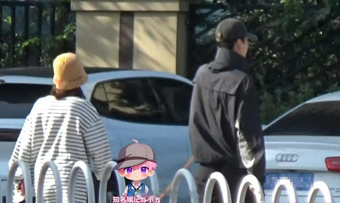 邢菲徐方舟恋情虽然但是…邢菲徐方舟遛狗买菜见家长的烟火气好戳我！低调恋爱太甜了 