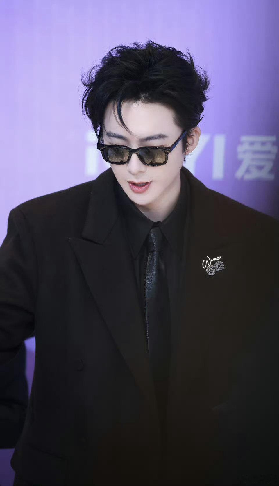 刘宇宁bking登场尖叫之夜红毯刘宇宁bking登场，帅的嘞 