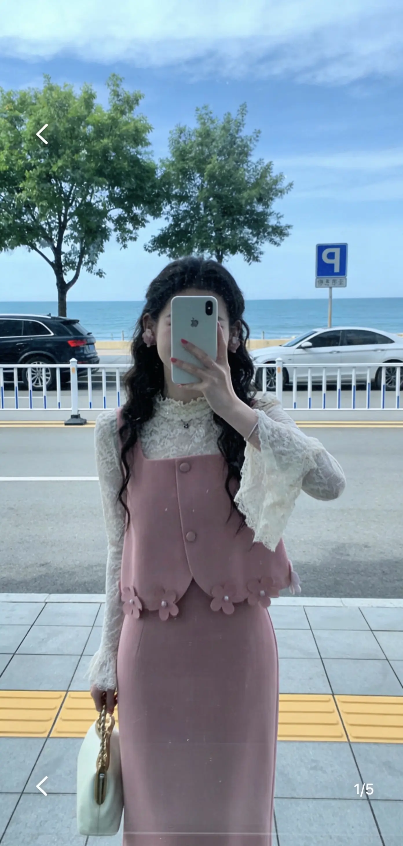 总以为自已还年轻，却忽略了岁月的脚步，当身边的一道道风景变成了回忆，才...