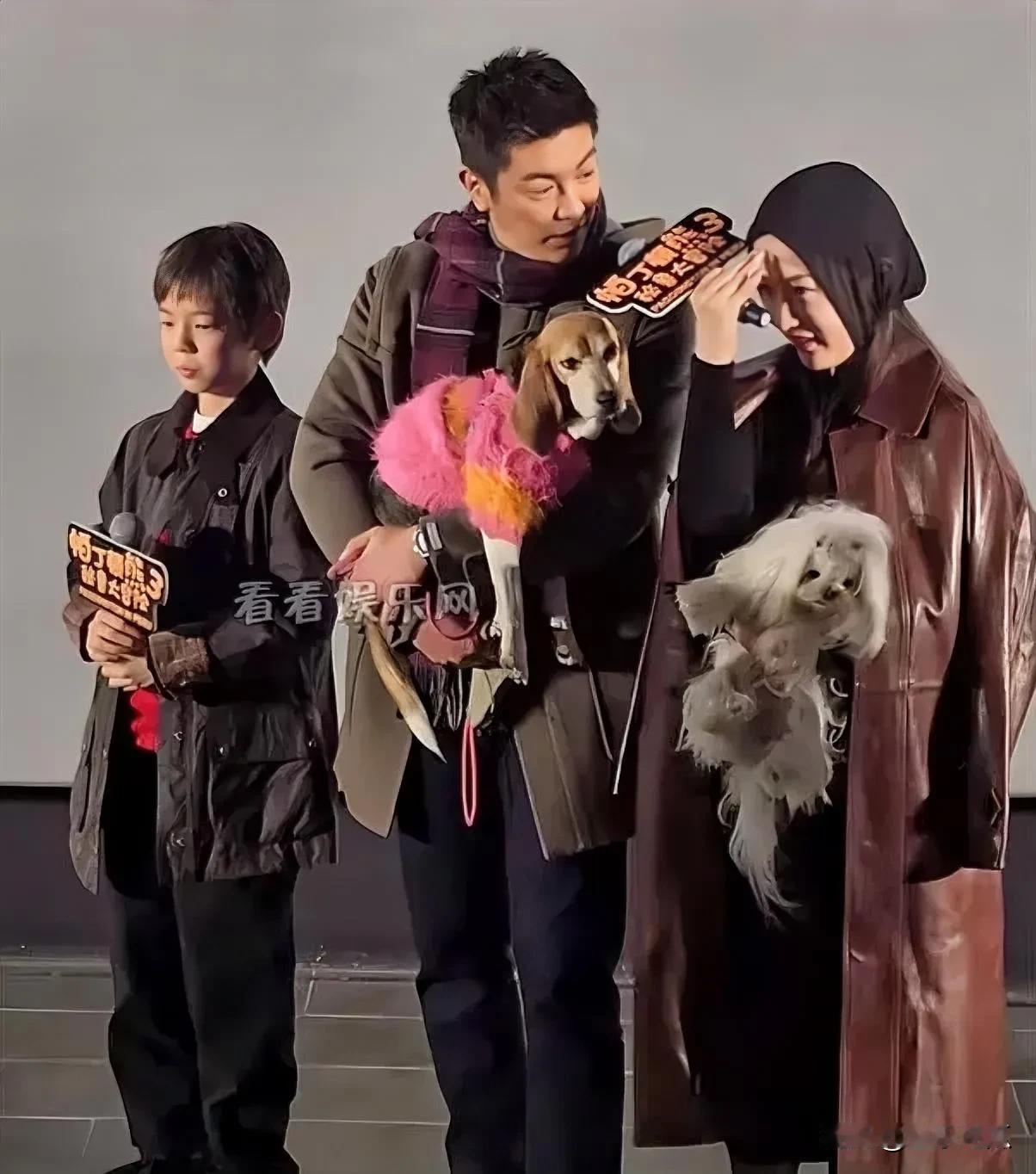 霍思燕与杜江携手走过 11 年婚姻长河，还像热恋中的情侣一样深情。
生活中，杜江